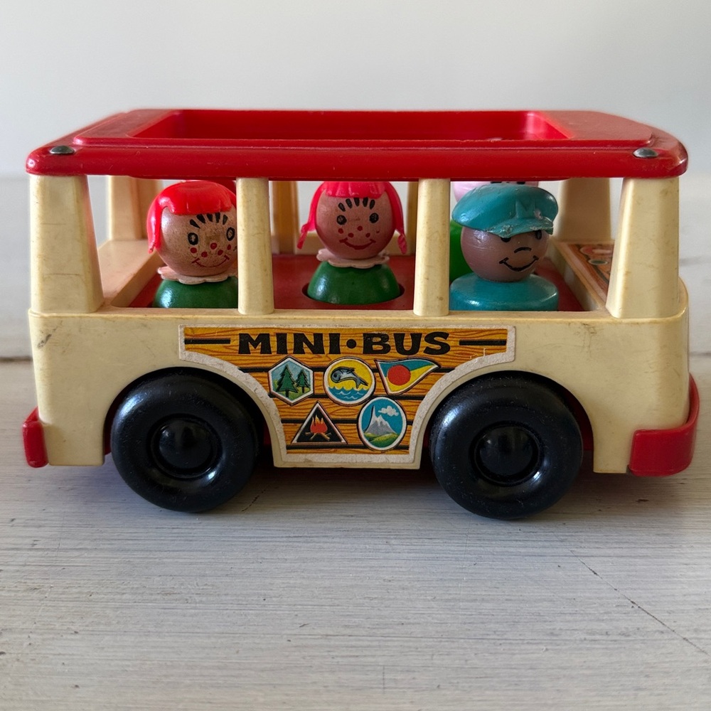 Fisher-Price 1969 Vintage Mini Bus Toy 5 Wooden Little People Toy Figures - Picture 2 of 9